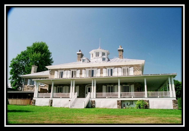Louis-Joseph Papineau achète la seigneurie de son père