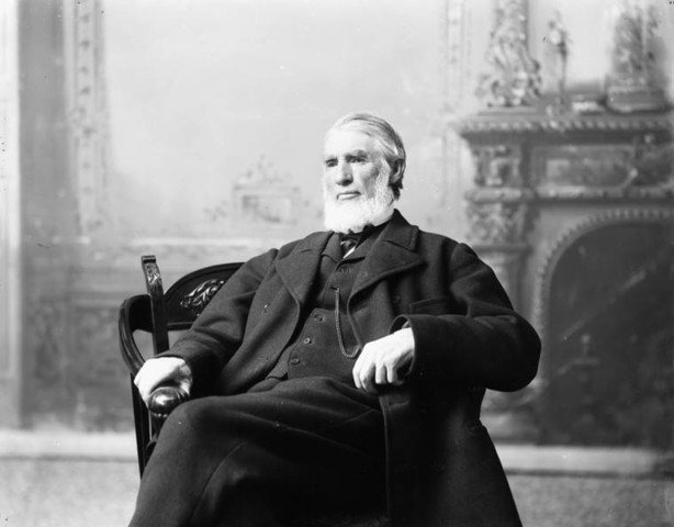 Arrivée de J.R.Booth dans la région