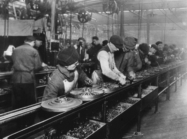 Форд запустил конвейер