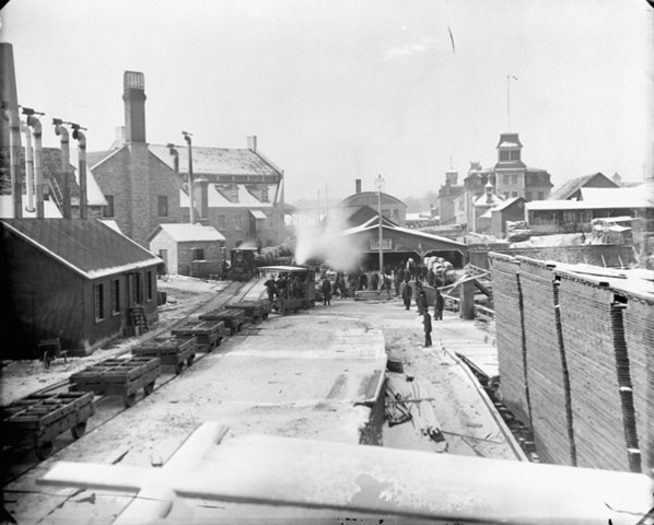 Eddy et usine de seaux en bois