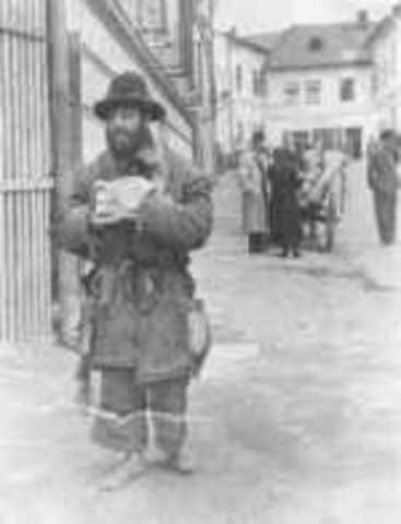 First Polish ghetto is established in Piotrkow Trybunalski