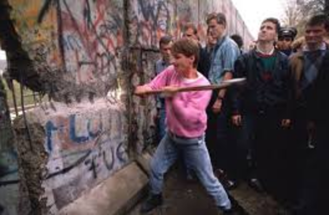 Berlin wall falls.