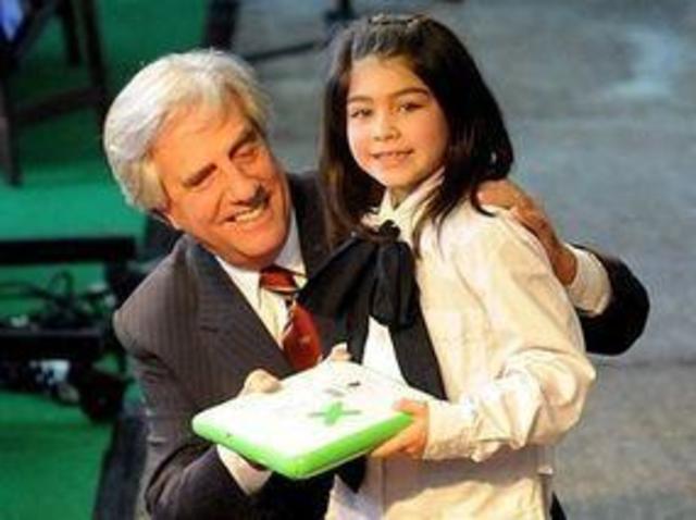 Entrega de la primera computadora portatil