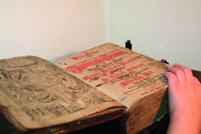 Esimene eesti keelne piibel