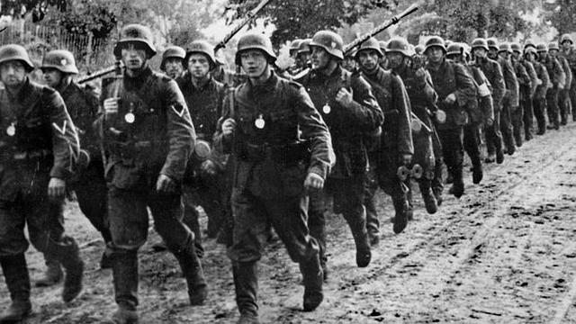 1916. Los alemanes se apoderan de los Balcanes y dominan Albania. Ofensiva alemana contra Verdun.