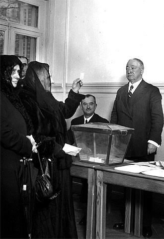 Disputa entre Clara y Victoria Kent en el Congreso