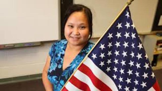 Kahua Chen becomes a citizen of the USA.