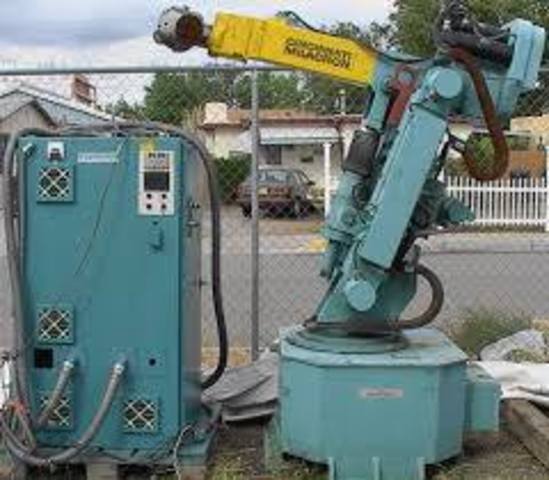 Robot que taladra y circula materiales en componentes de avion