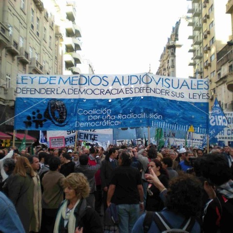 Se promulga la Ley de Medios