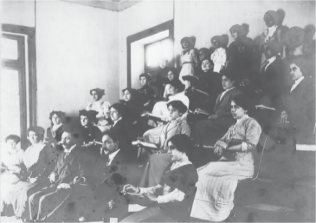 El maestro dirige e induce, el alumno trabaja con todas las facultades del alma, pero sin fatiga ni pereza