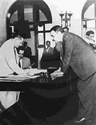 Luis Muñoz Marín electo Presidente del Senado