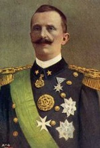 El rei Victor Manuel III sol·licita a Mussolini que formi govern.