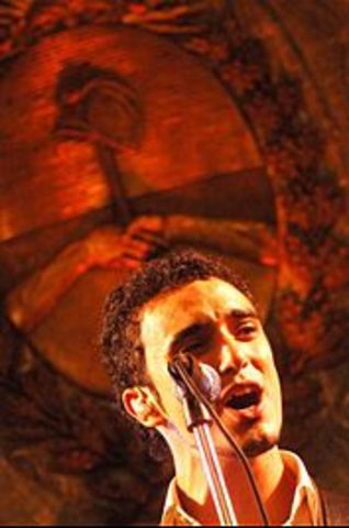 presentó su primer álbum musical,