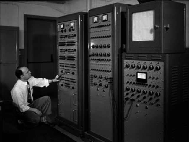 The first "red vs blue" team wargame named Hutspiel is made