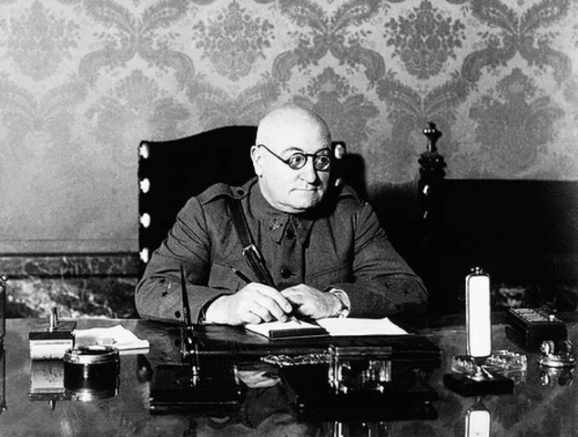 El Gobierno de la República sale de Madrid con dirección a Valencia.