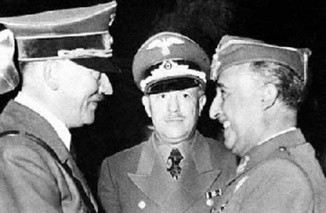 El gobierno de Franco recibe el reconocimiento del líder nazi Adolf Hitler y del líder fascista Benito Mussolini.