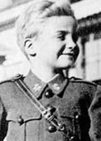 Nace en Roma el infante don Juan Carlos de Borbón, futuro rey Juan Carlos I.