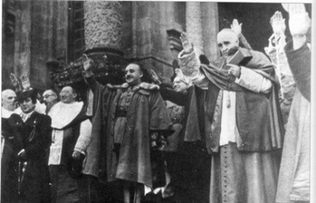 El Vaticano reconoce al Gobierno de Franco como el único legítimo en España.