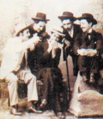 A su regreso fundó el Consistorio del Gay Saber