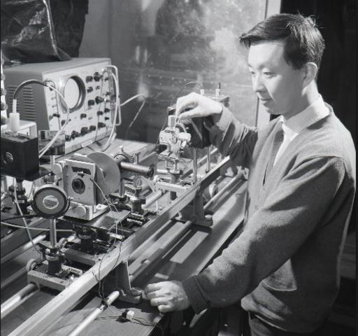 Inicio del uso de fibra óptica.