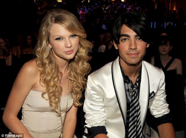Taylor begins dating her first celebrity Joe Jonas