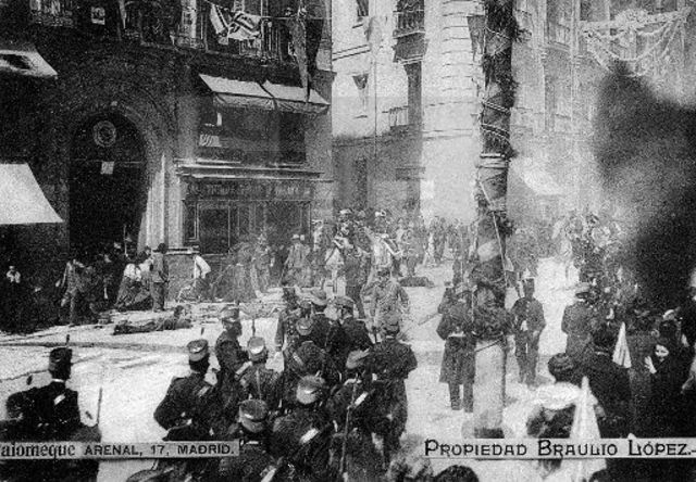 Atentado contra la pareja real