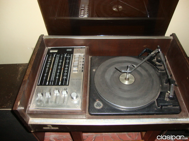 Aparicion del tocadiscos combinado