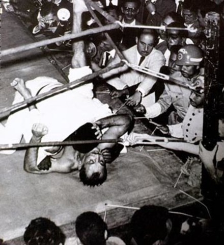 Helio Gracie luta com Waldemar Santana