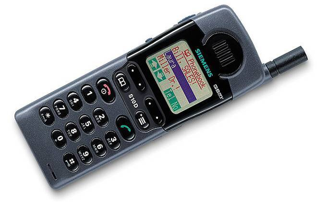 Primeiro celular com tela colorida