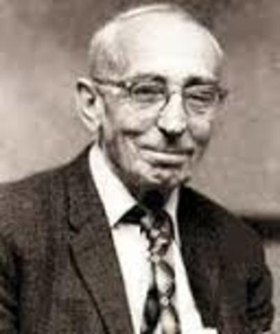 Nacimiento de Edmond Hamilton