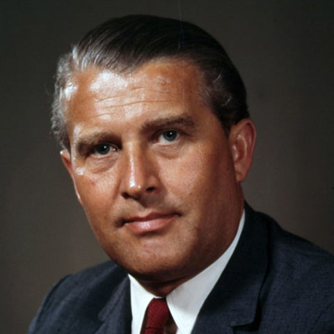 Wernher von Braun is born.