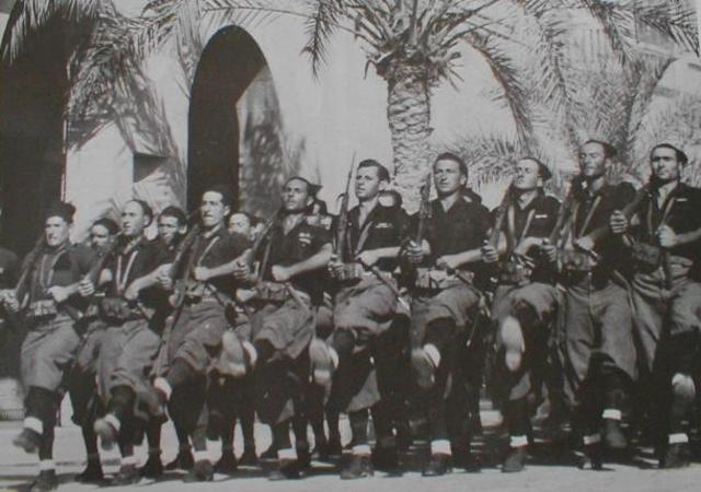 Desembarco del primer contingente de ayuda italiano