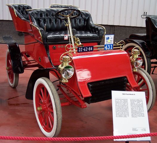 Выпущен перывй Ford Model A