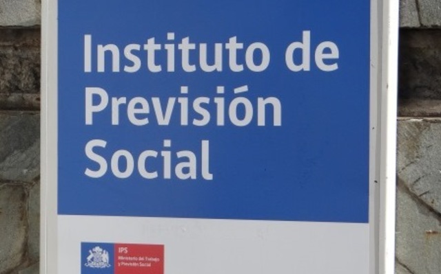 Se crea el IPS (Instituto de Previsión Social)