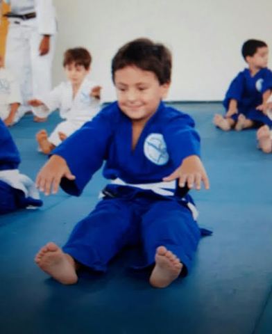 Começei a lutar judo.