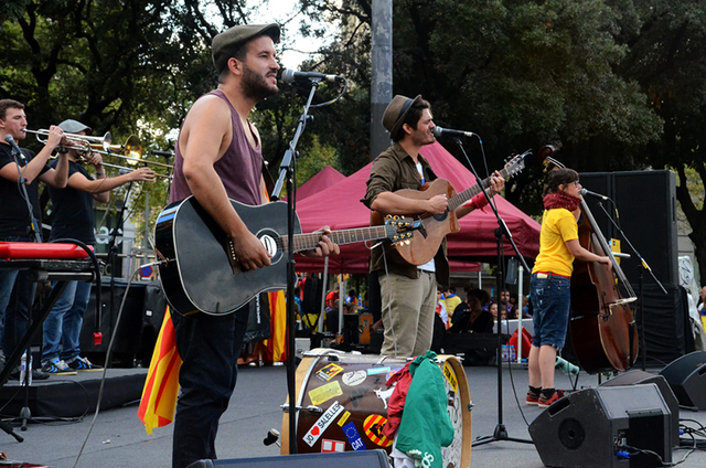 ES FORMA EL GRUP MUSICAL CATARRES