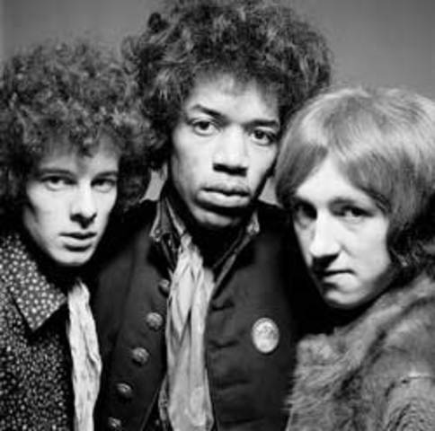 The Jimi Hendrix Experience is formed
