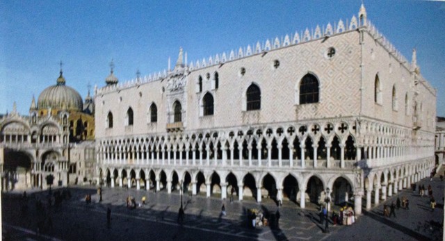 Doge's Palace, Italia. “Discovering the Humanities.” (1309).