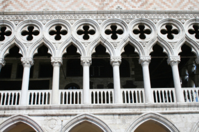 Gothic Architecture: Columns