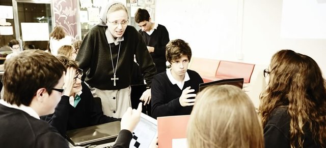 Se suprimen las restricciones religiosas en la educación