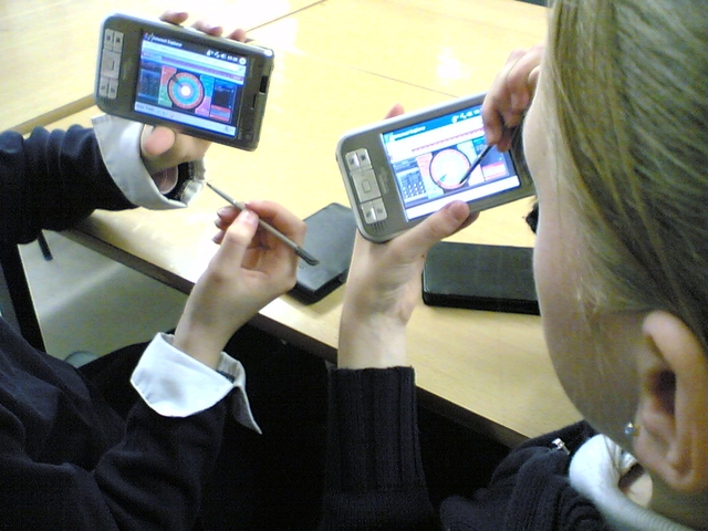 Universidades en Europa y Asia desarrollan y evalúan Mobile Learning.