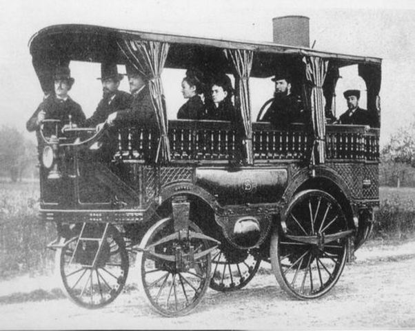 Primer carro a vapor.