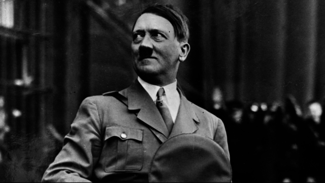 Adolf Hitler begår självmord