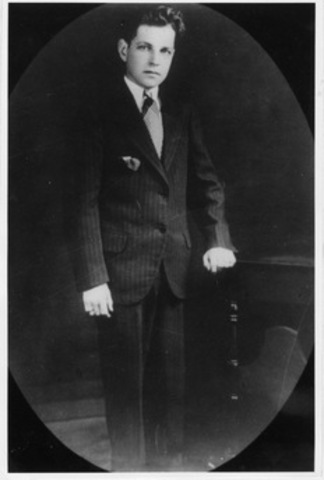 First human patient treated with insulin