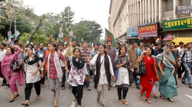 Policemen slay peacful protesters