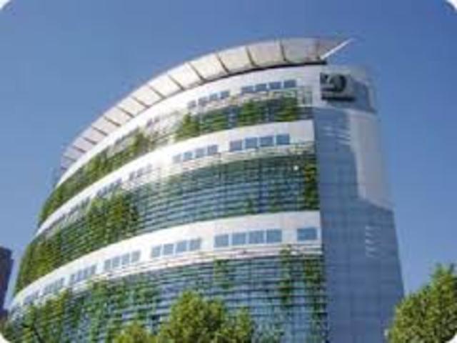 Se funda la compañia de seguros La Industrial.