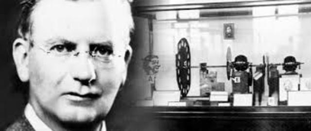 John Logie Baird efectúa la primera experiencia de TV
