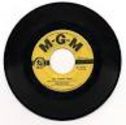 45 rpm single is invented