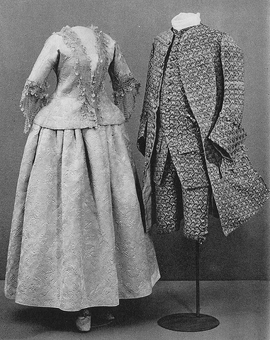 clothes worn by the middleclass in the 17 hundreds