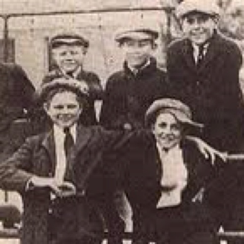 Moves To Kansas City and gets his first job as a paper boy